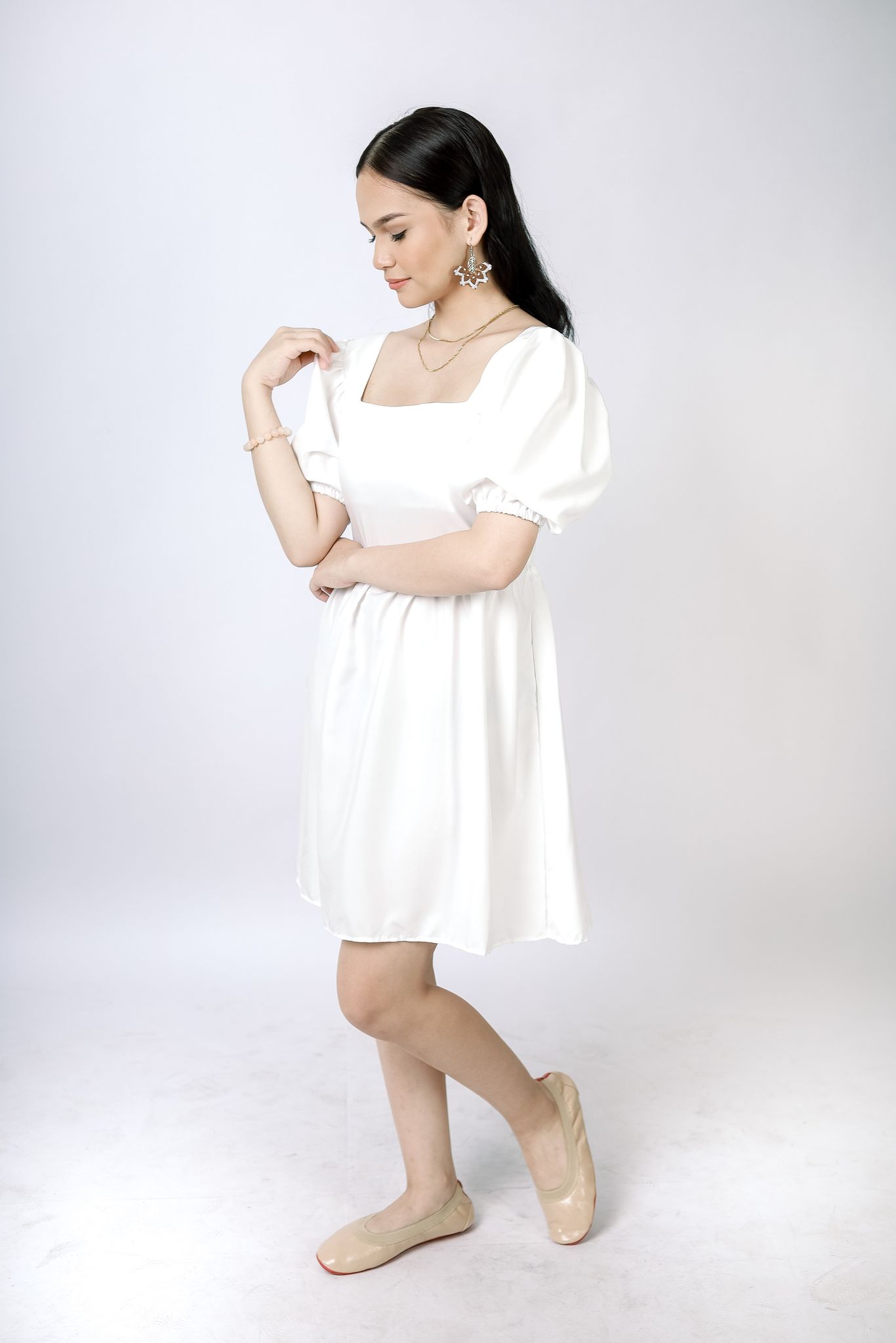 Abora Backless Puff Dress (White)
